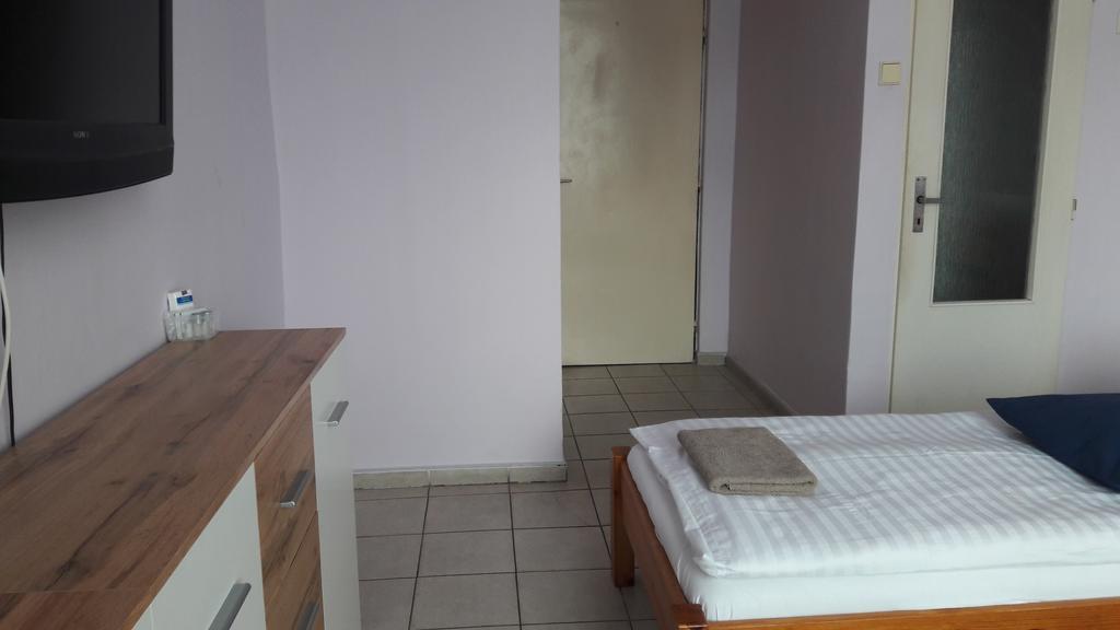 Ubytovani-Plzen-Can Hotell Exteriör bild